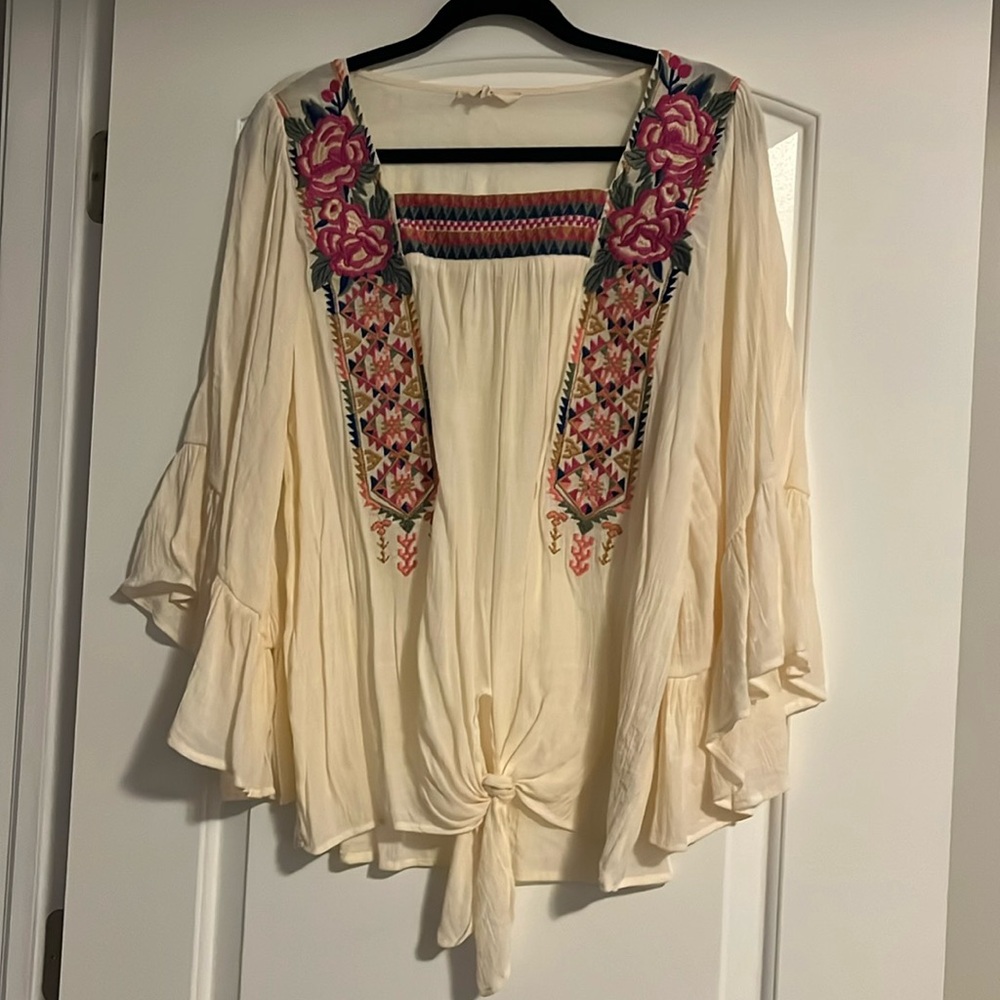 Crinkle gauze blouse with embroidery and tie front
